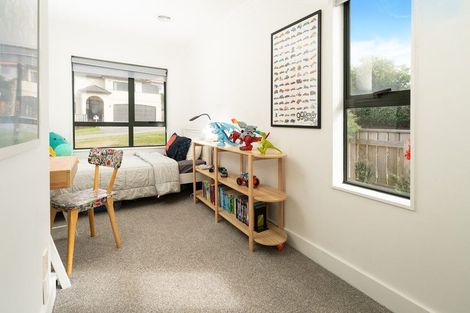 Photo of property in 39 Bowes Crescent, Strathmore Park, Wellington, 6022