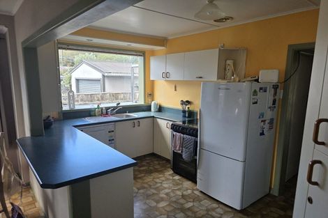 Photo of property in 8 Karaka Street, Merrilands, New Plymouth, 4312