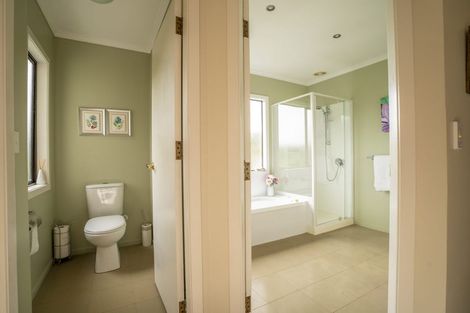 Photo of property in 6 Burbank Crescent, Churton Park, Wellington, 6037