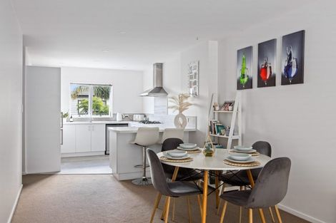 Photo of property in 8/22 Northcross Drive, Oteha, Auckland, 0632