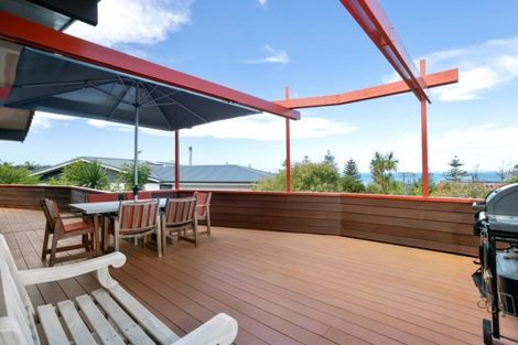 Photo of property in 23 Ellangowan Road, Waiake, Auckland, 0630