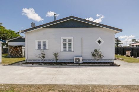 Photo of property in 2 Carey Street, Longburn, Palmerston North, 4412