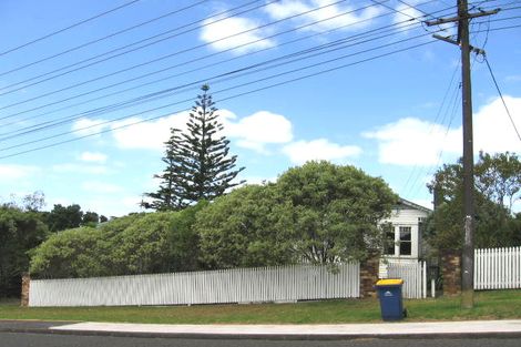 Photo of property in 15 Verbena Road, Birkdale, Auckland, 0626