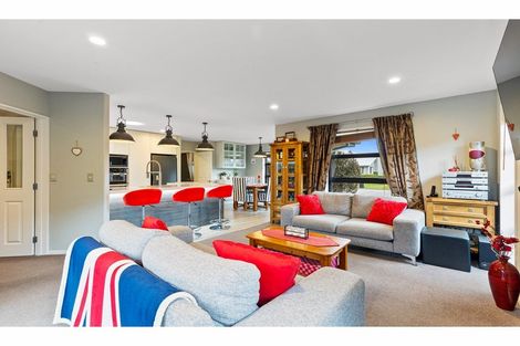 Photo of property in 10 Chesterfield Place, Rangiora, 7400