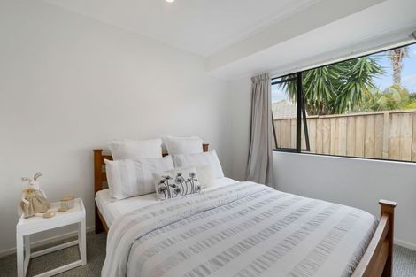 Photo of property in 9 Suncrest Drive, West Harbour, Auckland, 0618