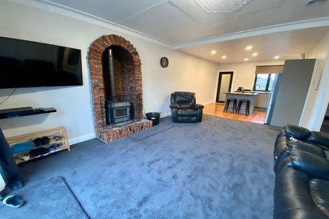 Photo of property in 12 Cossens Street, Balclutha, 9230