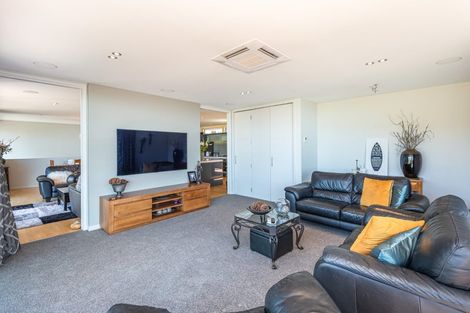 Photo of property in 6 Challenger Lane, Redcliffs, Christchurch, 8081