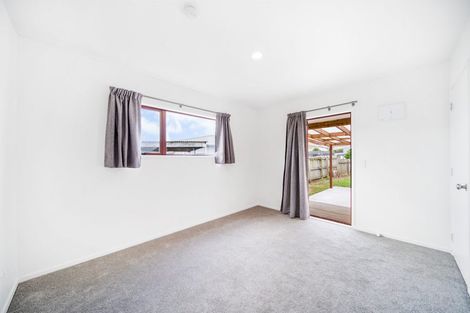 Photo of property in 33 Convair Crescent, Mangere, Auckland, 2022