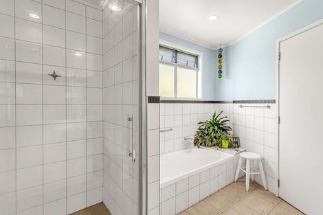 Photo of property in 93 Tarapatiki Drive, Whitianga, 3510