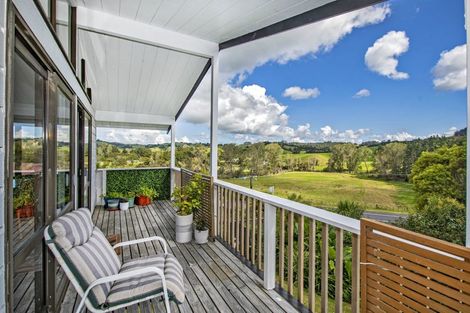 Photo of property in 4 Skelton Crescent, Paparoa, 0571