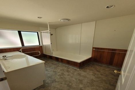 Photo of property in 15b Kinapori Terrace, Newlands, Wellington, 6037