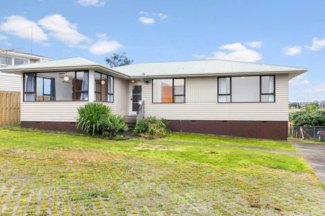 Photo of property in 34 Kirrie Avenue, Te Atatu South, Auckland, 0610