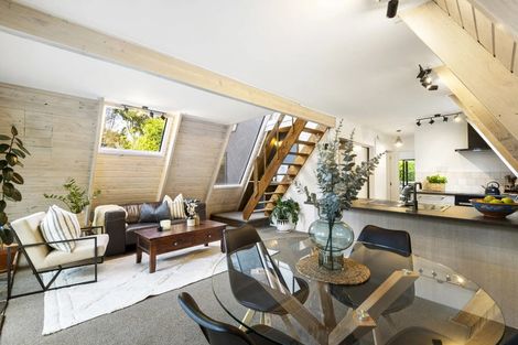Photo of property in 1/5 Glenbush Place, Birkenhead, Auckland, 0626