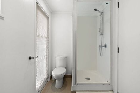 Photo of property in 16 Pickwick Parade, Mellons Bay, Auckland, 2014