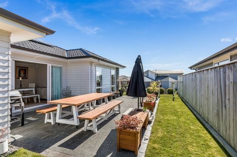 Photo of property in 17 Waitaria Terrace, Aotea, Porirua, 5024