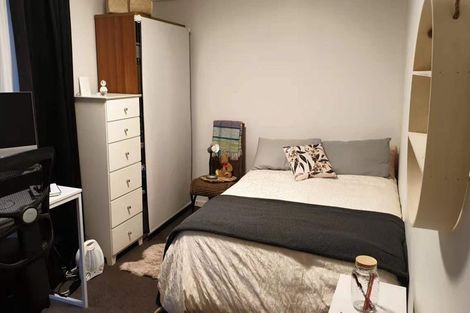 Photo of property in 3/2 Scarboro Terrace, Murrays Bay, Auckland, 0630