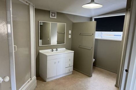 Photo of property in 9 Trelawn Place, Cockle Bay, Auckland, 2014