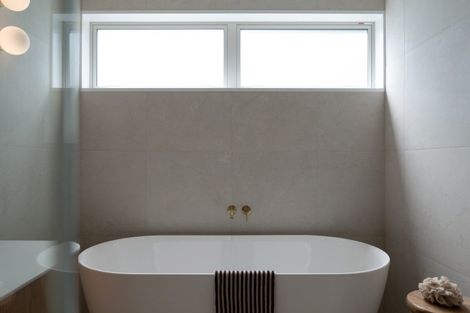 Photo of property in 2/1 The Brae, Mount Pleasant, Christchurch, 8081