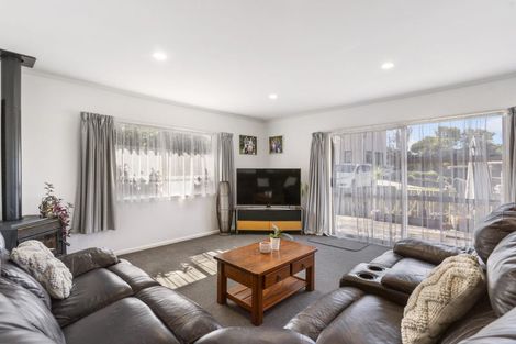 Photo of property in 16a Kokiri Street, Te Atatu South, Auckland, 0610