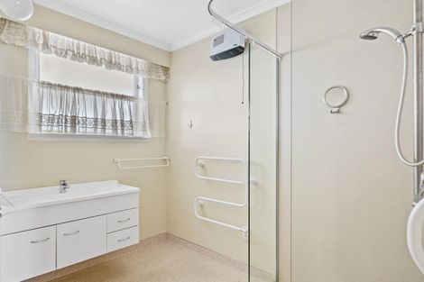 Photo of property in 43 Karaka Crescent, Levin, 5510