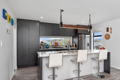 Photo of property in 8 Anglers Way, Omokoroa, 3114