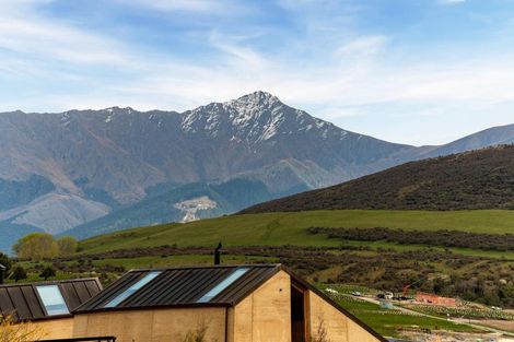 Photo of property in 24 Cunninghams Drive, Jacks Point, Queenstown, 9371