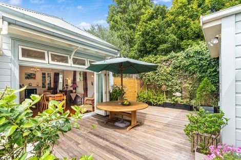 Photo of property in 1 Kapai Road, Devonport, Auckland, 0624