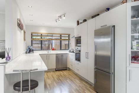 Photo of property in 28 Riverside Road, Orewa, 0931