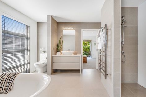 Photo of property in 8 The Parade, Bucklands Beach, Auckland, 2012