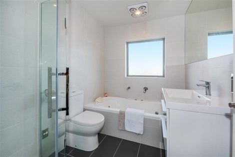 Photo of property in 61 Zara Court, Windsor Park, Auckland, 0632