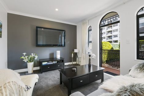 Photo of property in 2/177 Hurstmere Road, Takapuna, Auckland, 0622