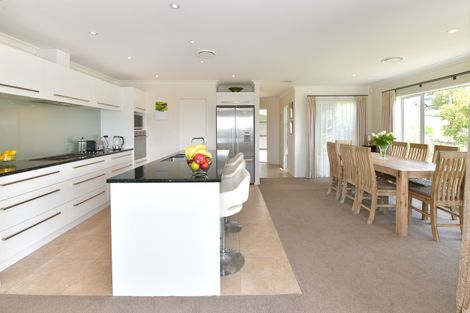 Photo of property in 33 Savoy Road, Orewa, 0931