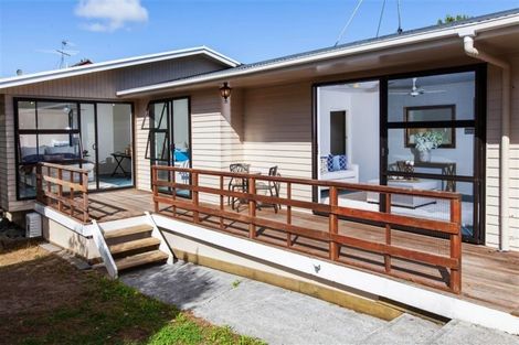 Photo of property in 1/24 Merton Avenue, Glenfield, Auckland, 0627