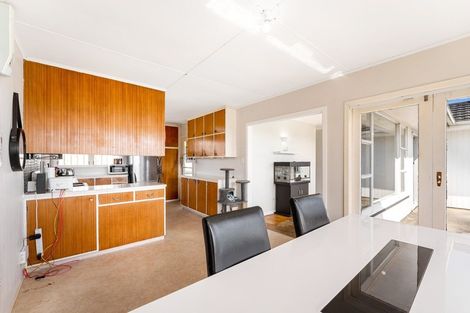 Photo of property in 10 Tirowhanga Road, Paremata, Porirua, 5024