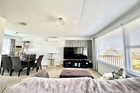 Photo of property in 2/25 Drome View Place, Beach Haven, Auckland, 0626