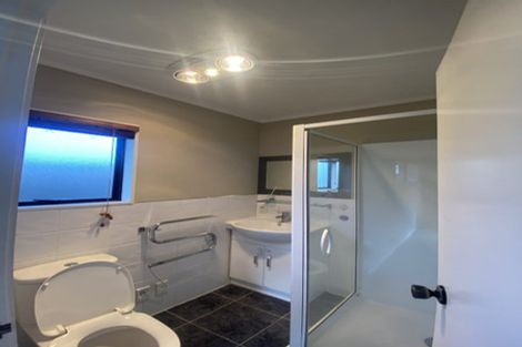 Photo of property in 21 Septimus Place, Henderson, Auckland, 0612