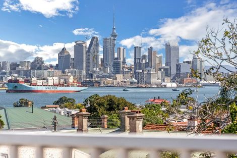 Photo of property in 2/15a Kerr Street, Devonport, Auckland, 0624