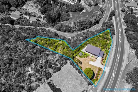 Photo of property in 1117a Whangaparaoa Road, Matakatia, Whangaparaoa, 0930