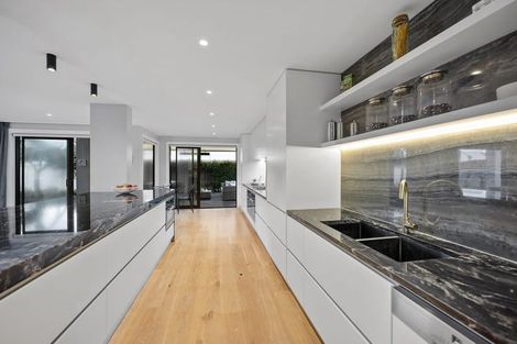 Photo of property in 9 Craig Road, Milford, Auckland, 0620