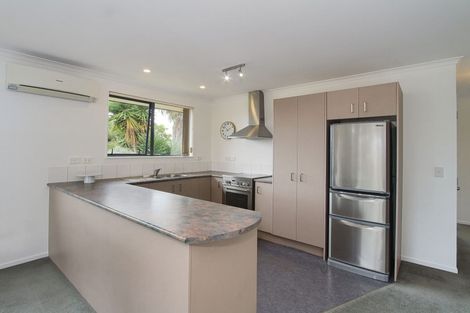 Photo of property in 2 Plumstead Rise, Glen Eden, Auckland, 0602