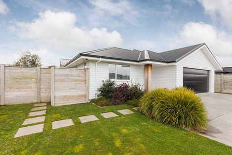 Photo of property in 36 Dogwood Way, Milson, Palmerston North, 4414