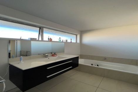 Photo of property in 32 Ambleside Drive, Burnside, Christchurch, 8053