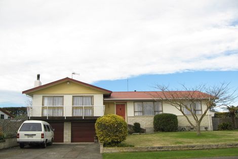 Photo of property in 10 Deakin Place, Clive, 4102