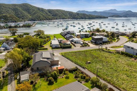 Photo of property in 318 Waikawa Road, Waikawa, Picton, 7220