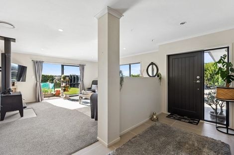 Photo of property in 21b Heta Road, Highlands Park, New Plymouth, 4312