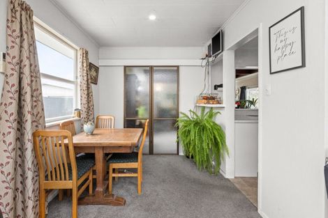 Photo of property in 5 Shortland Street, Tamatea, Napier, 4112