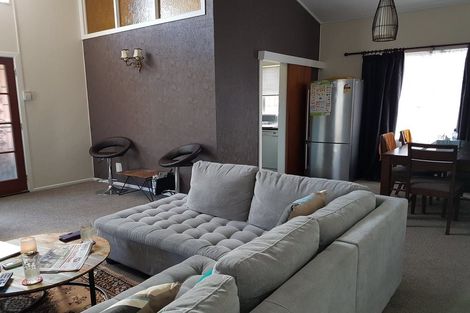 Photo of property in 32 Whites Line West, Woburn, Lower Hutt, 5010