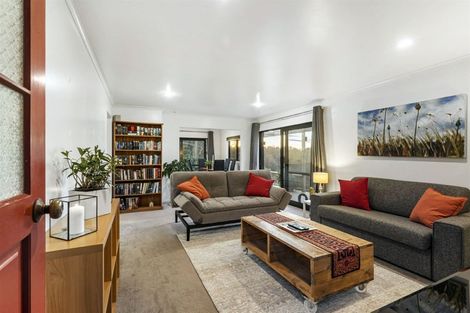 Photo of property in 93 Christian Road, Swanson, Auckland, 0614