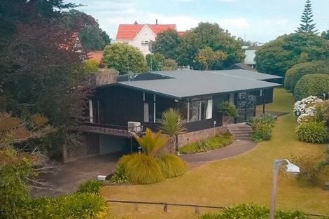 Photo of property in 345 Devonport Road, Tauranga, 3110