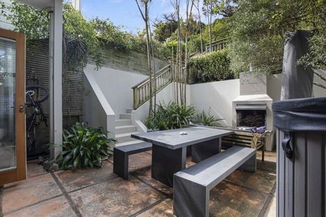 Photo of property in 43 Grove Road, Kelburn, Wellington, 6012